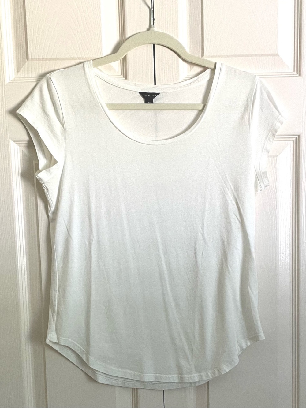 Ann Taylor Scoop Neck Short Sleeve Tee